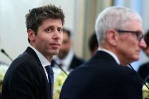 جنگ جنجالی اپل و OpenAI بالا گرفت؛ افشای سرقت بزرگ اطلاعاتی توسط کارمندان سابق